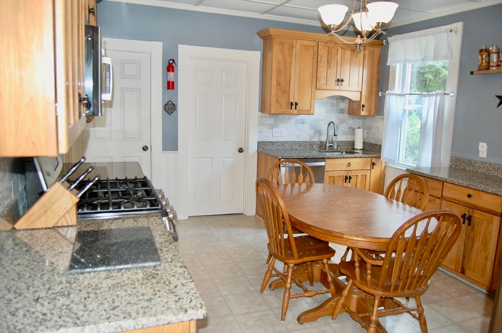 Chandelier, Dining room, Interior, Kitchen