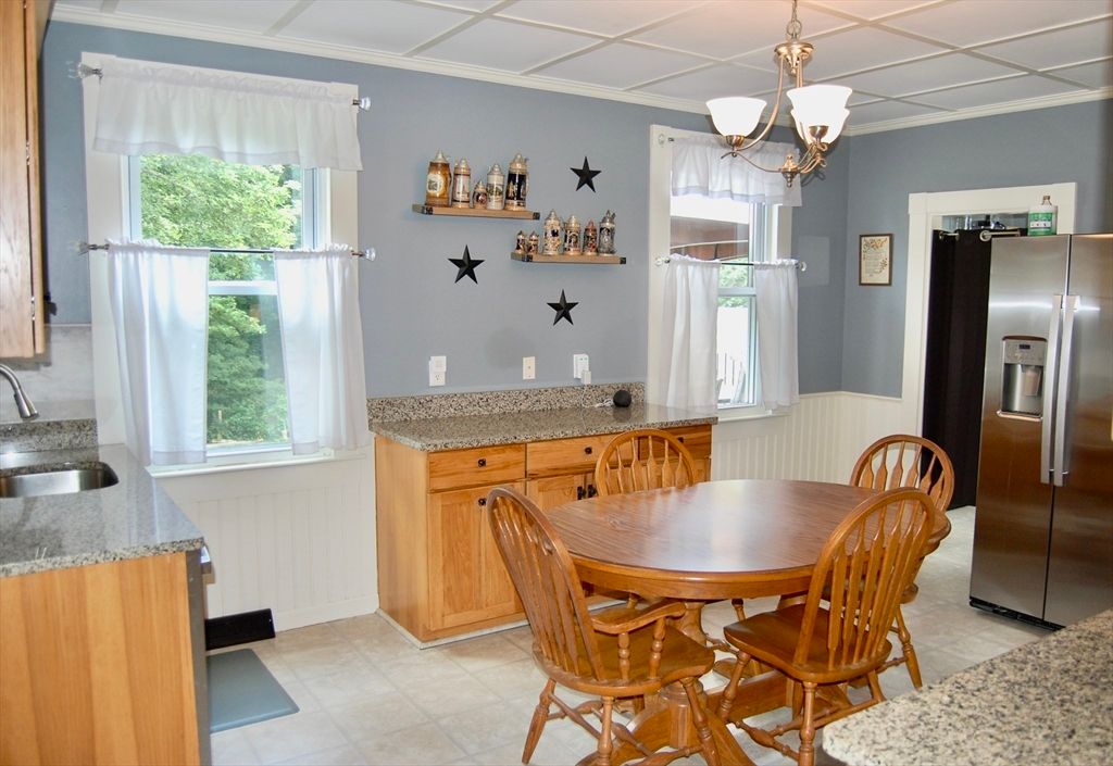 Chandelier, Dining room, Interior, Kitchen, Pendant Lights, Stainless Steel Appliances