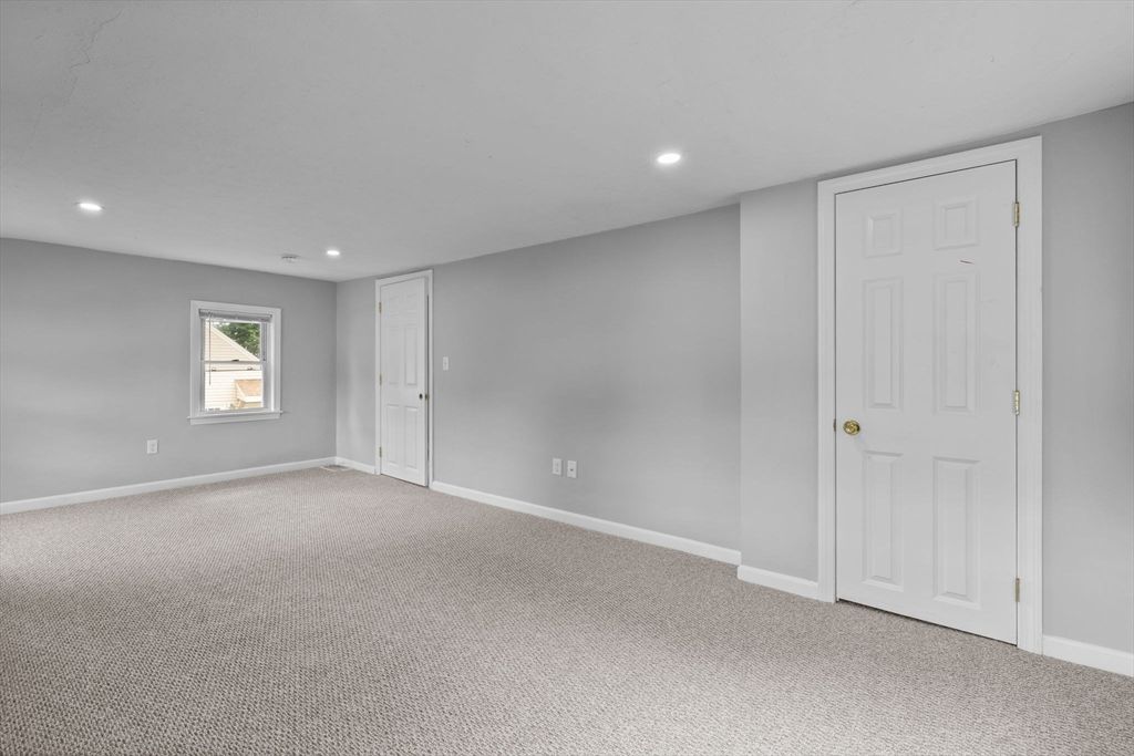 Empty room, Interior, Recessed Lighting