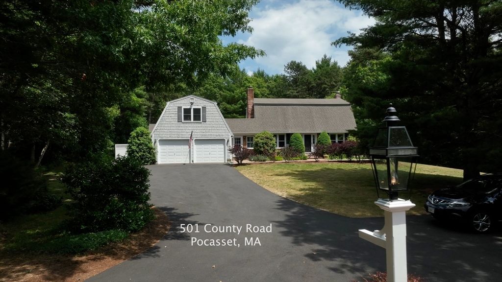 Attached, Exterior, Facade, Cape Cod