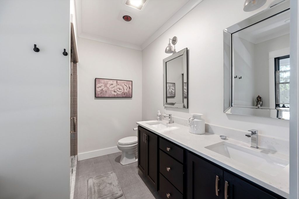 Bathroom, Dual Sink Vanities, Interior