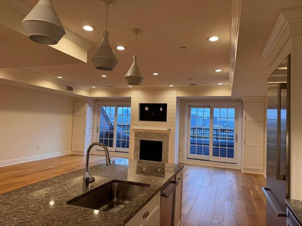 Fireplace, Interior, Kitchen, Pendant Lights, Recessed Lighting, Wood Texture Flooring