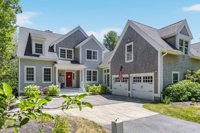 Attached, Exterior, Facade, Farmhouse