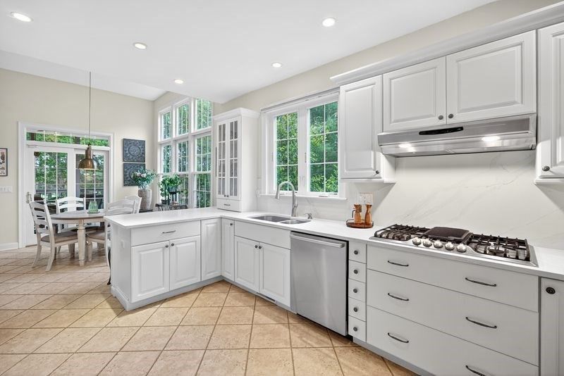 Dining room, Interior, Kitchen, Pendant Lights, Recessed Lighting, Stainless Steel Appliances