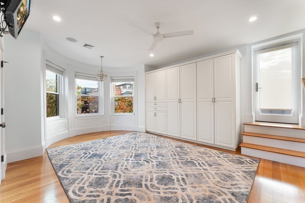 Interior, Pendant Lights, Recessed Lighting, Wood Texture Flooring
