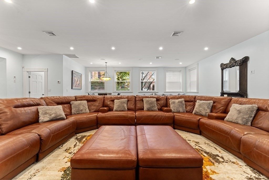 Interior, Living room, Pendant Lights, Recessed Lighting