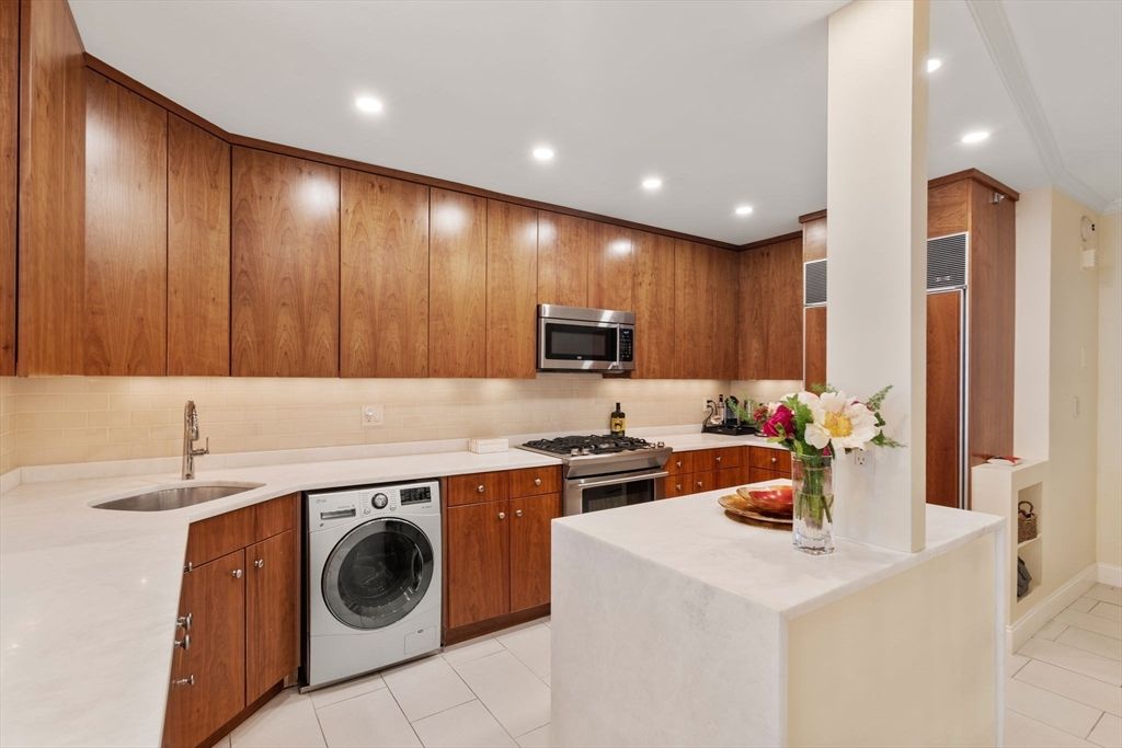 Interior, Kitchen, Recessed Lighting, Washer