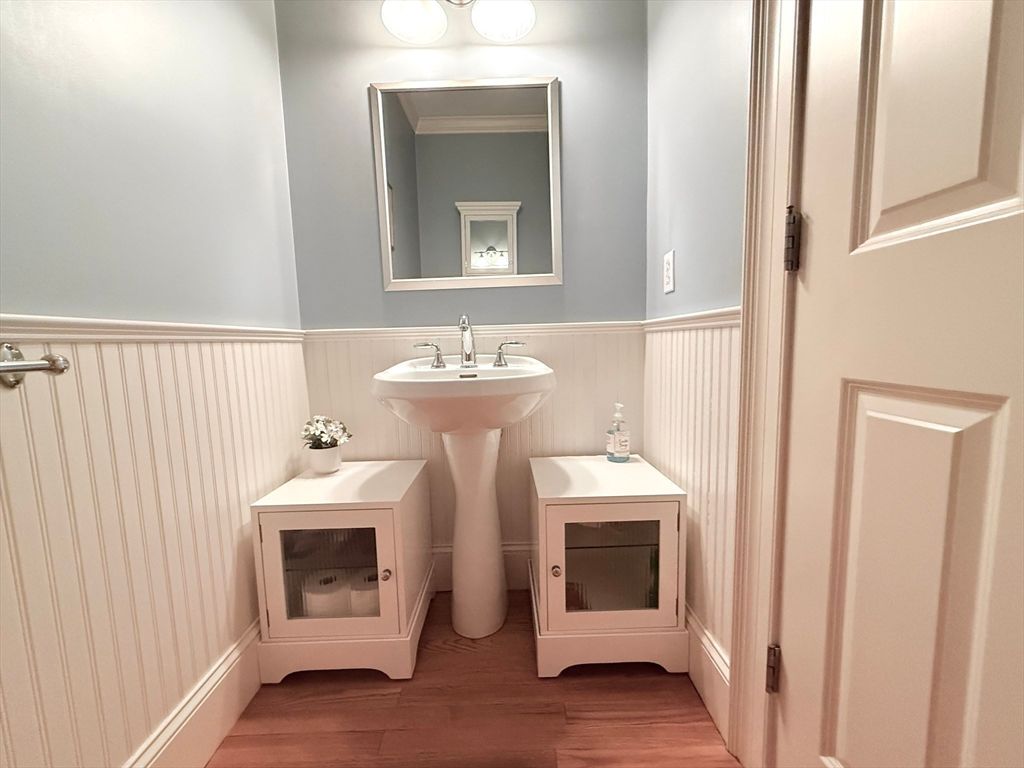 Bathroom, Dual Sink Vanities, Interior, Wood Texture Flooring