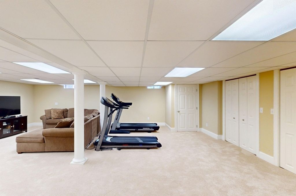 Fitness Equipment, Interior, Living room, Recessed Lighting