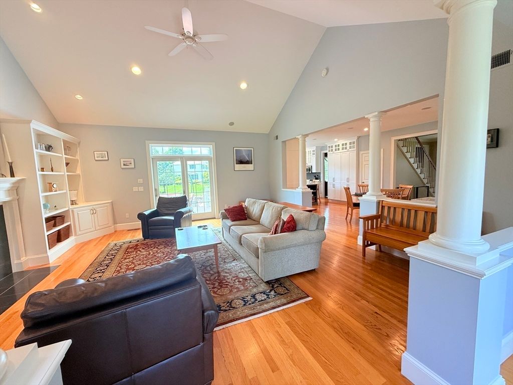 Dining room, Interior, Living room, Recessed Lighting, Wood Texture Flooring