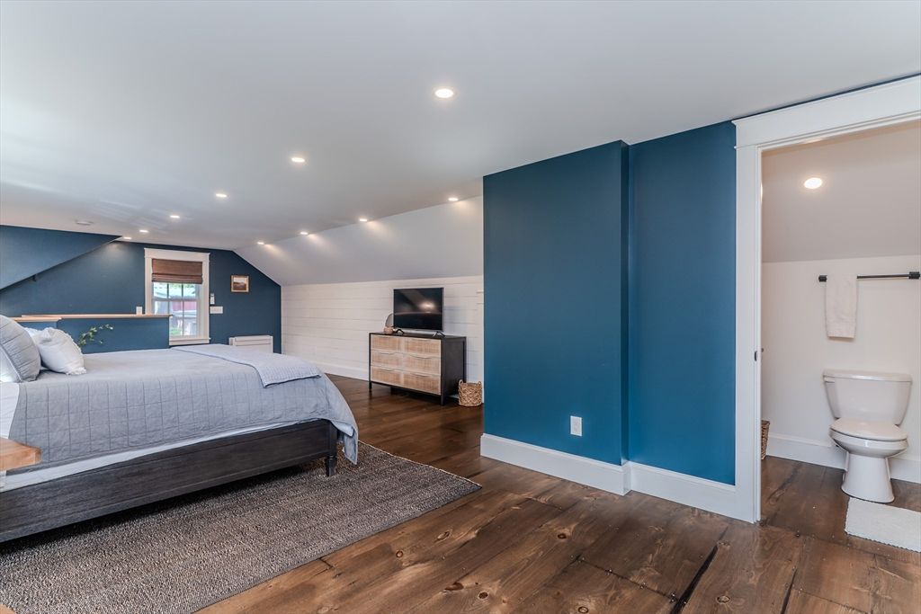 Bathroom, Bedroom, Interior, Recessed Lighting, Wood Texture Flooring