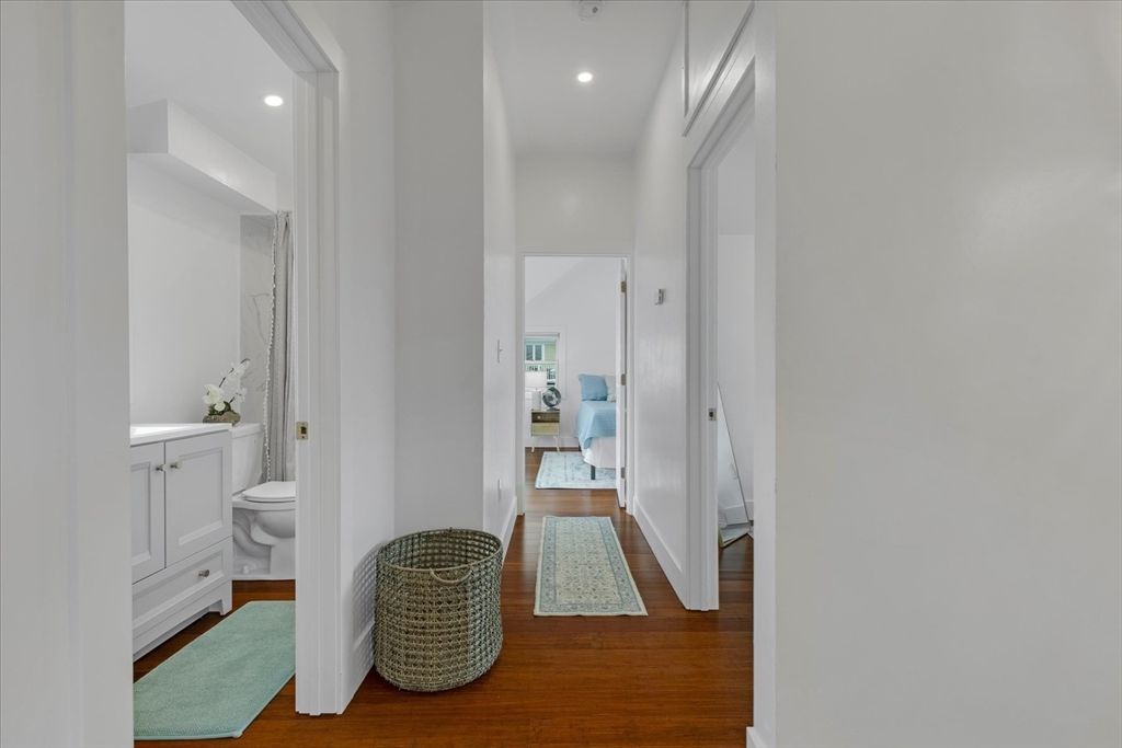 Bathroom, Interior, Recessed Lighting, Wood Texture Flooring