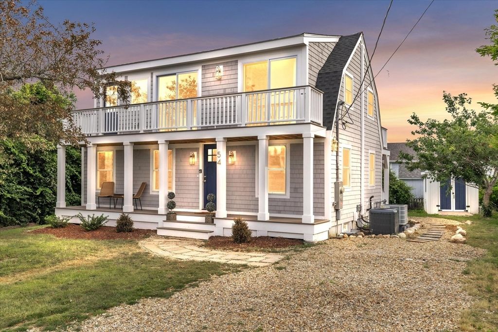 Backyard, Exterior, Facade, Farmhouse