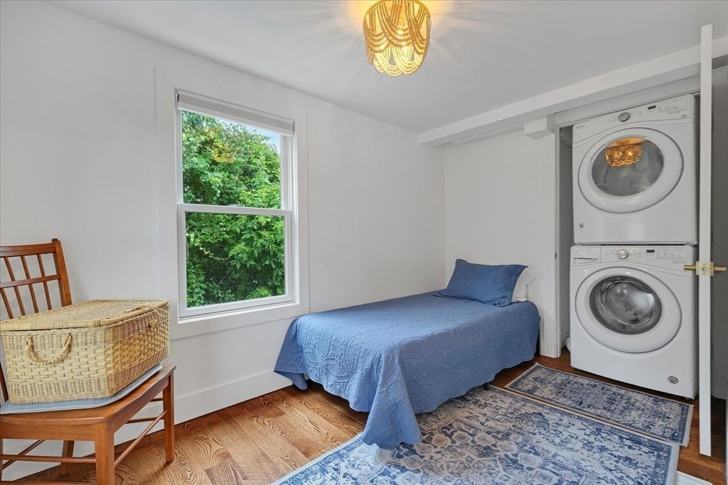 Bedroom, Interior, Utility Closets, Washer, Wood Texture Flooring