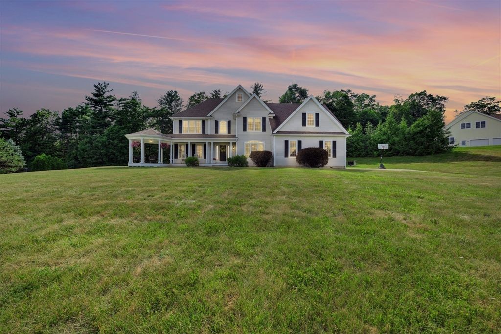 Backyard, Exterior, Facade, Farmhouse