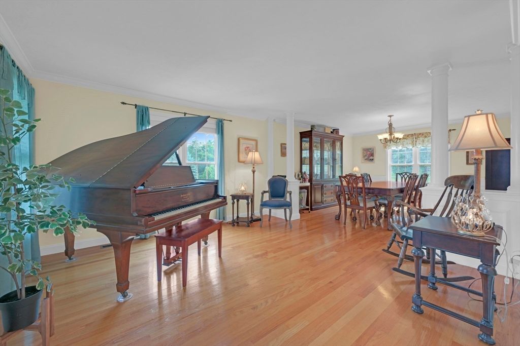 Chandelier, Dining room, Interior, Piano, Wood Texture Flooring