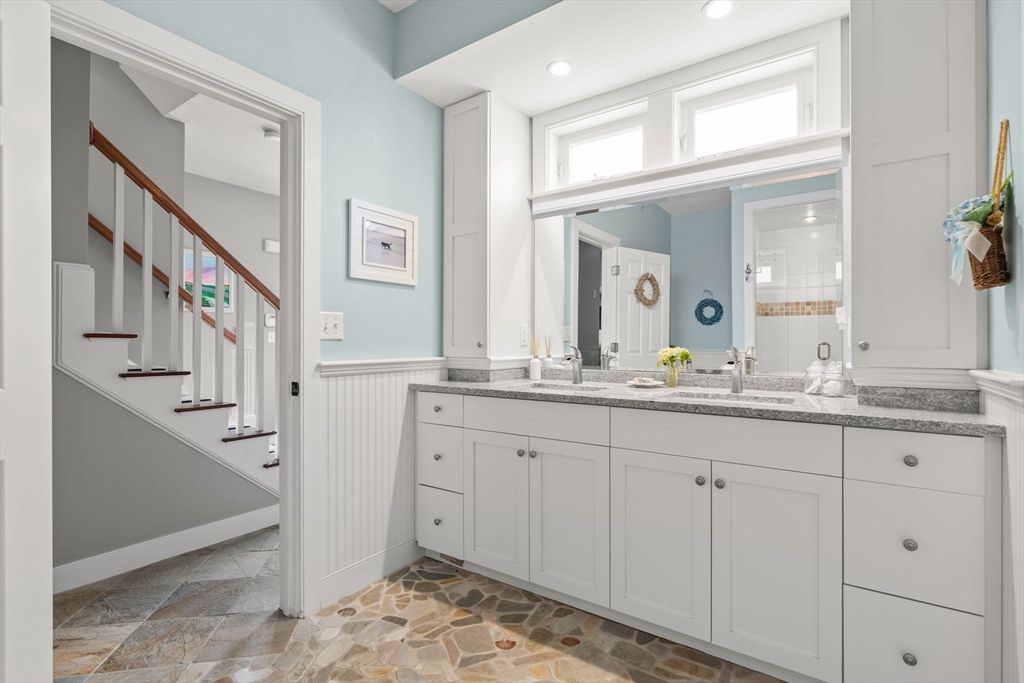 Bathroom, Interior, Recessed Lighting