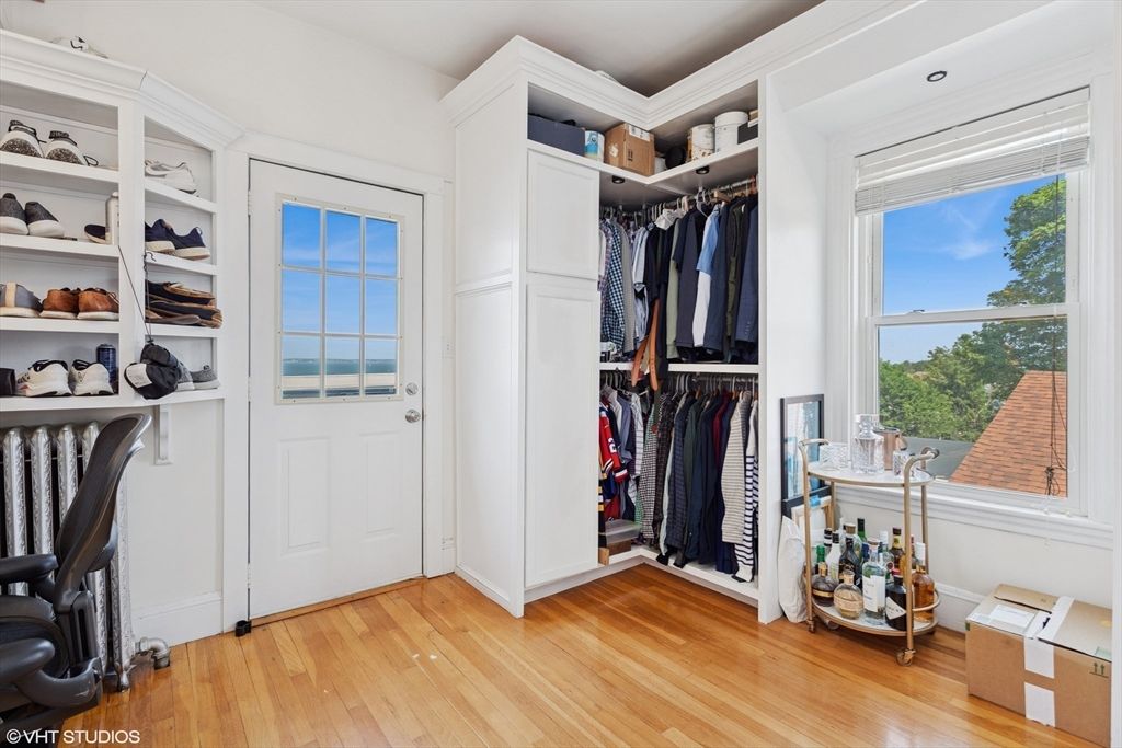 Interior, Walk-in Closets, Wood Texture Flooring