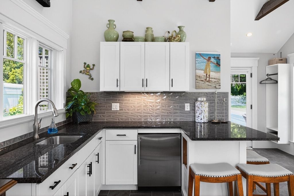 Interior, Kitchen, Recessed Lighting, Water
