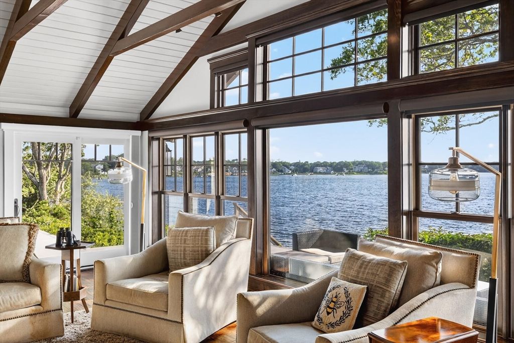 Interior, Living room, Sun Room, Water, Wooden Beams