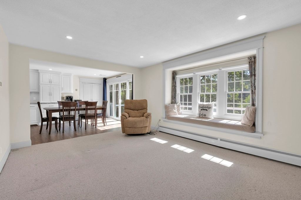 Dining room, Interior, Kitchen, Recessed Lighting, Wood Texture Flooring