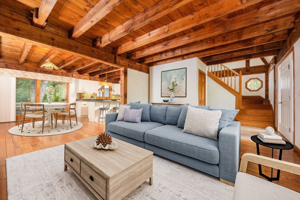 Dining room, Interior, Living room, Pendant Lights, Wooden Beams, Wooden Ceilings, Wood Texture Flooring