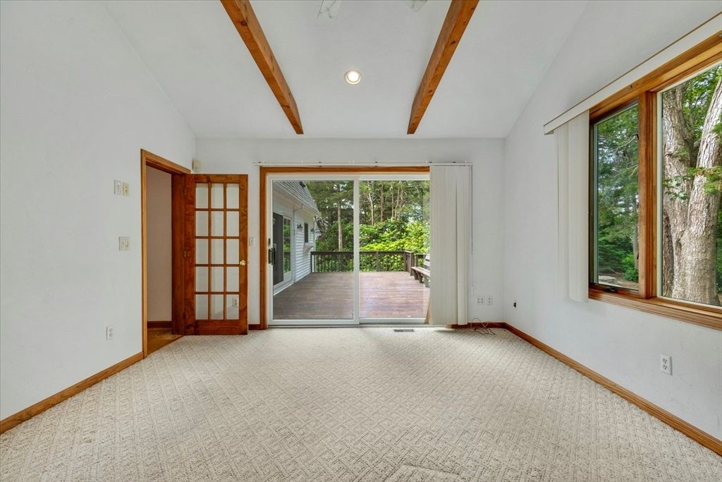 Empty room, Interior, Recessed Lighting, Wooden Beams