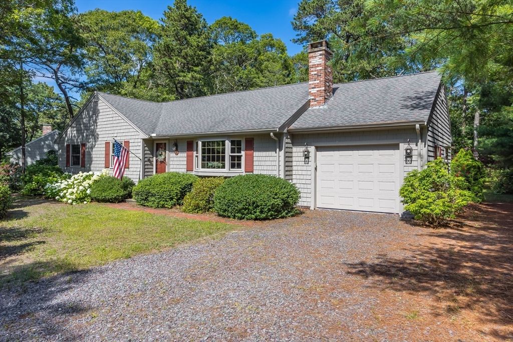 Attached, Exterior, Facade, Cape Cod