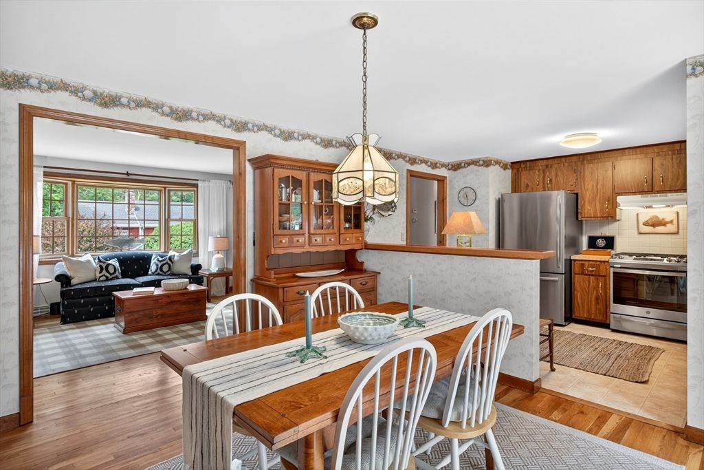 Dining room, Interior, Kitchen, Living room, Pendant Lights, Stainless Steel Appliances, Wood Texture Flooring