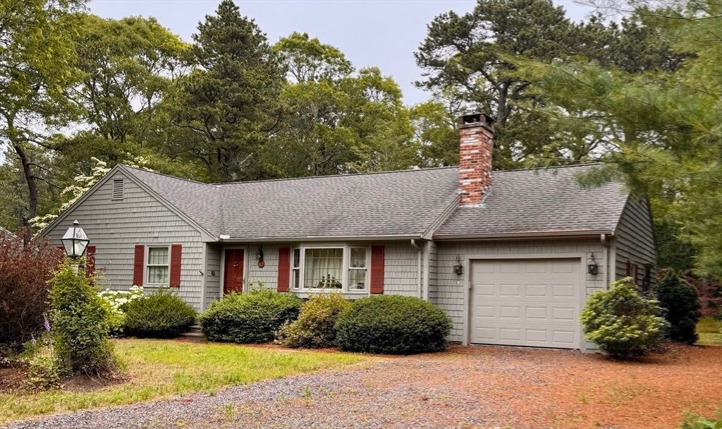Attached, Exterior, Facade, Cape Cod