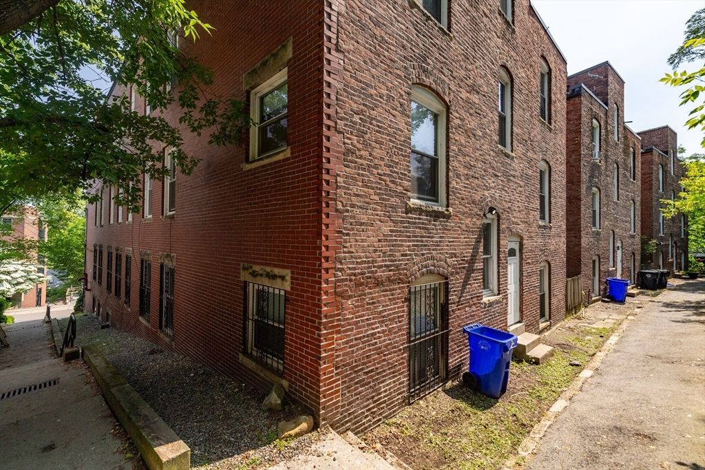 Exterior, Facade, Brick Facade, Rowhouse