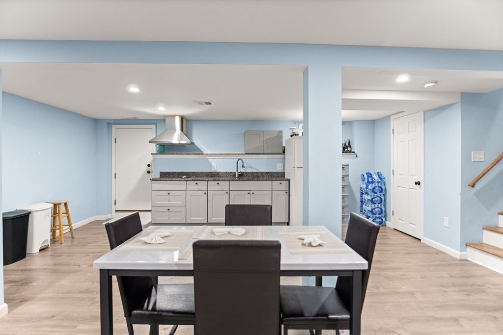 Dining room, Interior, Kitchen, Recessed Lighting, Wood Texture Flooring