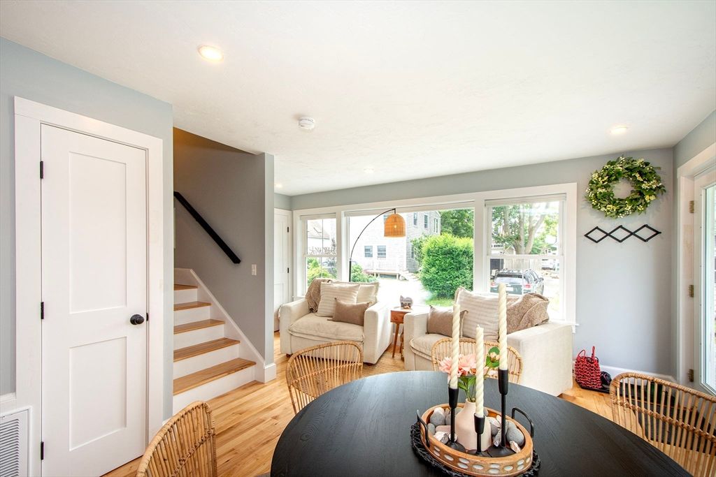 Dining room, Interior, Living room, Recessed Lighting, Wood Texture Flooring