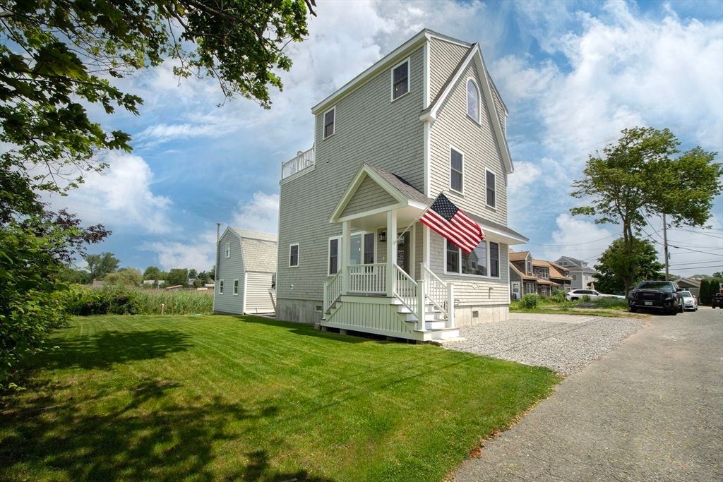 Backyard, Exterior, Facade, Queen Anne Victorian