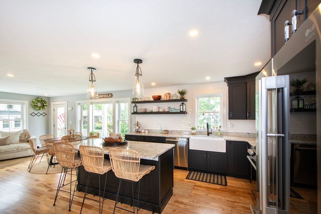 Dining room, Interior, Kitchen, Pendant Lights, Recessed Lighting, Wood Texture Flooring