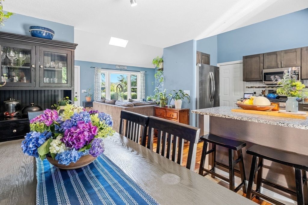 Dining room, Interior, Kitchen, Living room, Stainless Steel Appliances