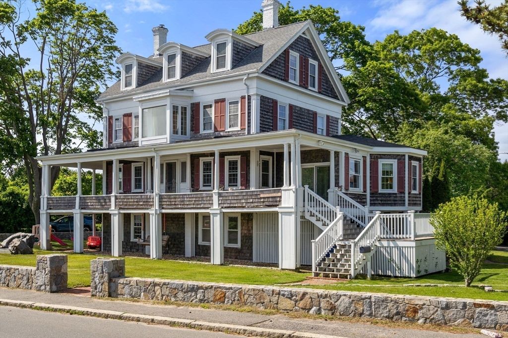 Exterior, Facade, Queen Anne Victorian