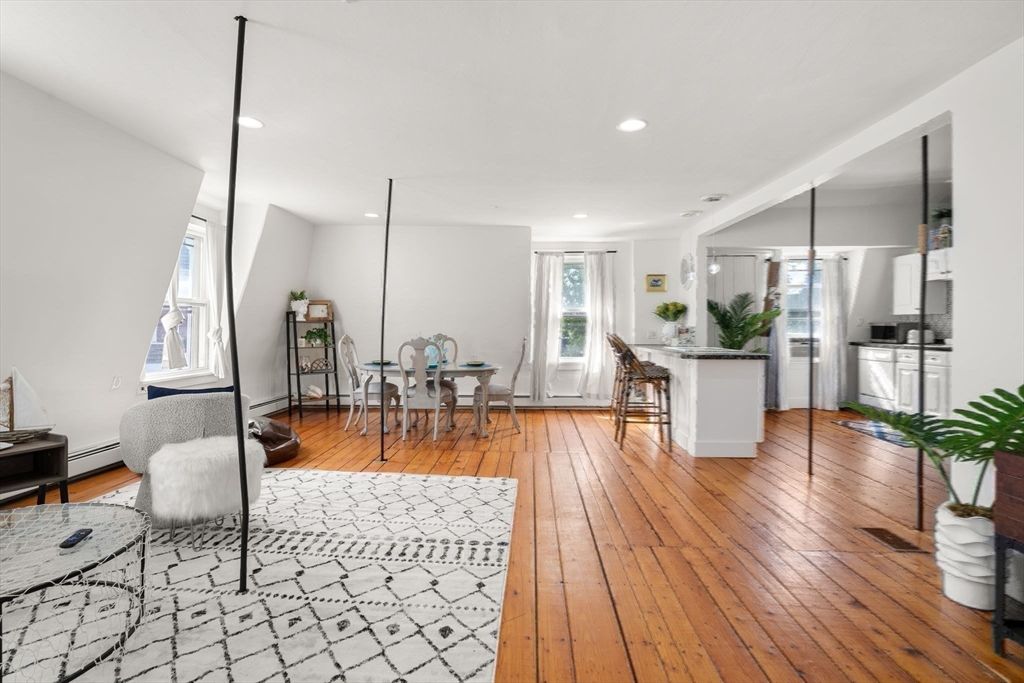 Dining room, Interior, Kitchen, Recessed Lighting, Wood Texture Flooring