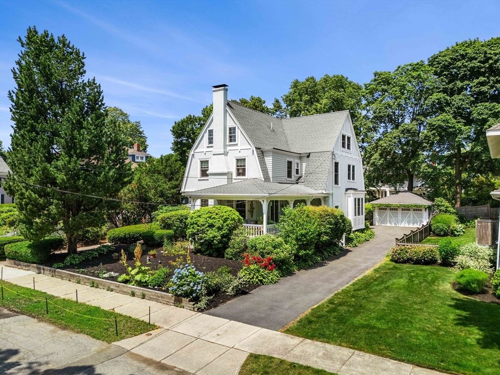 Backyard, Exterior, Facade, Queen Anne Victorian