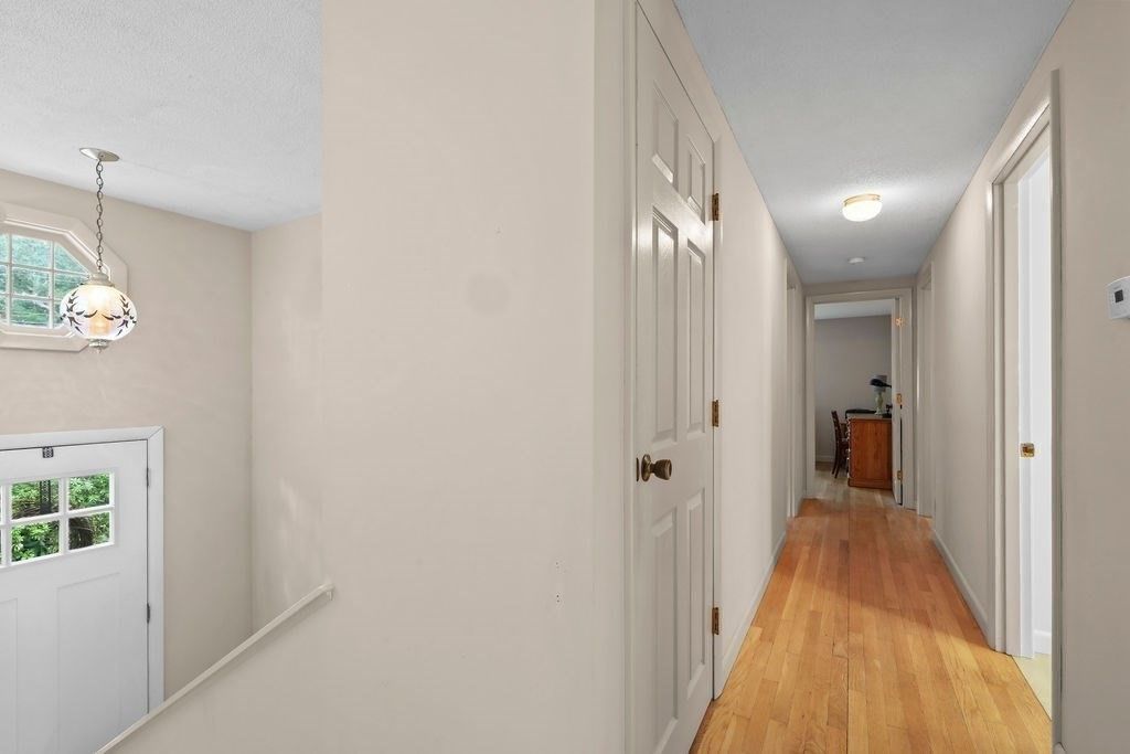 Interior, Pendant Lights, Wood Texture Flooring