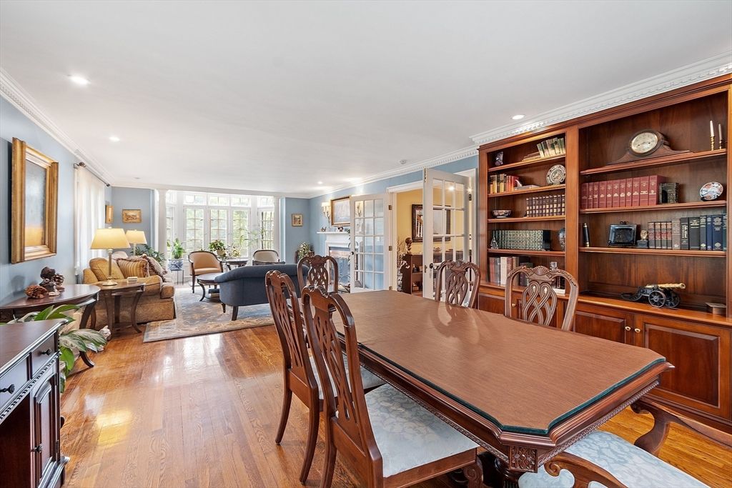 Dining room, Interior, Living room, Recessed Lighting, Wood Texture Flooring