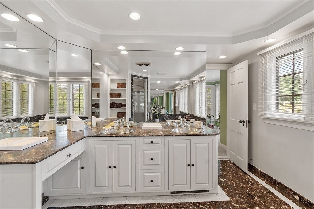 Bathroom, Dual Sink Vanities, Interior, Recessed Lighting