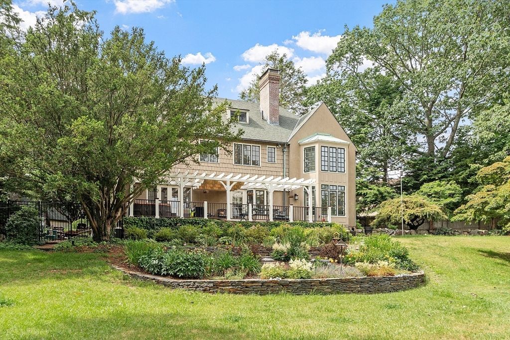 Backyard, Exterior, Facade, Queen Anne Victorian