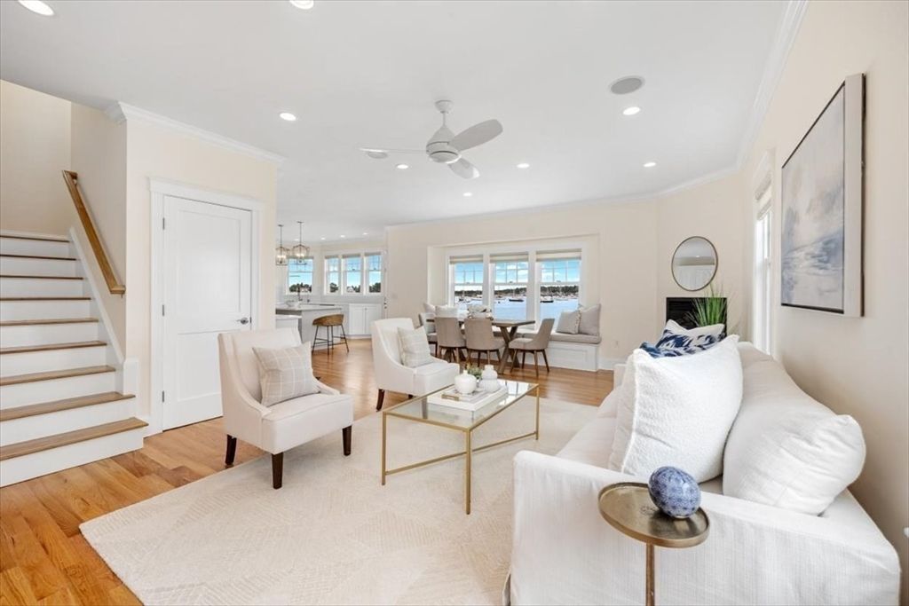 Dining room, Interior, Living room, Pendant Lights, Recessed Lighting, Wood Texture Flooring