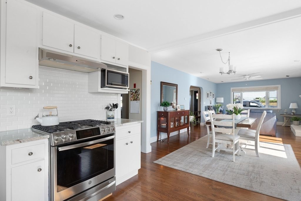 Chandelier, Dining room, Interior, Kitchen, Living room, Stainless Steel Appliances, Wood Texture Flooring