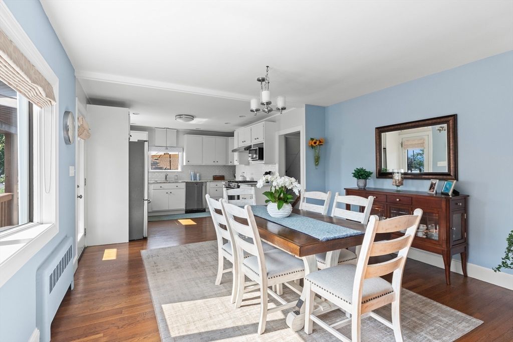 Dining room, Interior, Kitchen, Stainless Steel Appliances, Wood Texture Flooring
