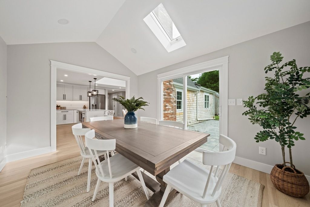 Dining room, Interior, Kitchen, Pendant Lights, Recessed Lighting, Wood Texture Flooring