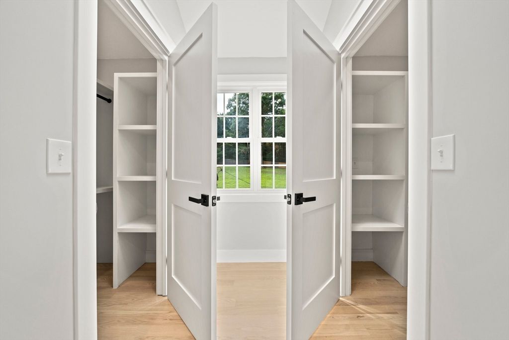 Interior, Walk-in Closets, Wood Texture Flooring
