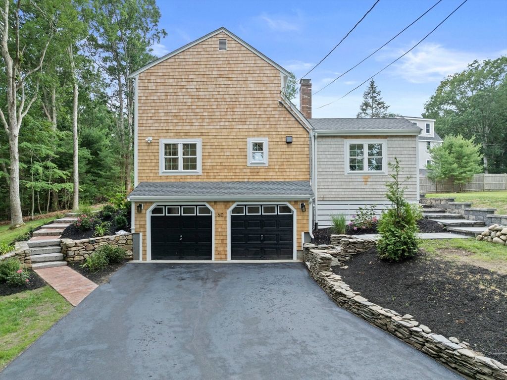 Attached, Exterior, Facade, Cape Cod