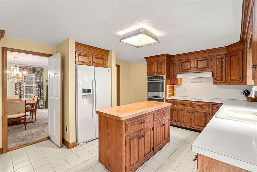 Chandelier, Dining room, Interior, Kitchen